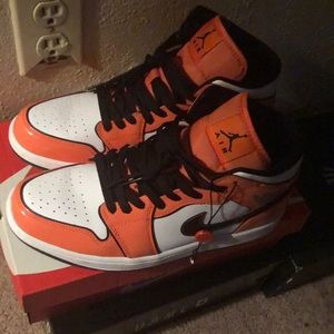 Jordan 1 mid